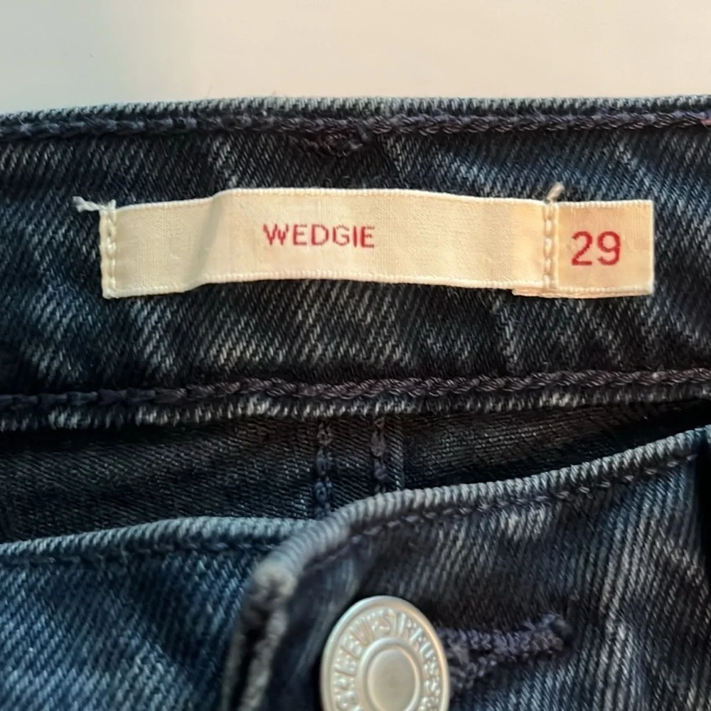 Levi’s Premium High Rise Wedgie Size 29